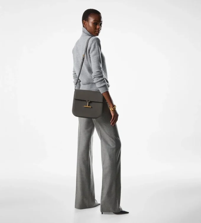 Tara Medium Crossbody aus genarbtem Leder