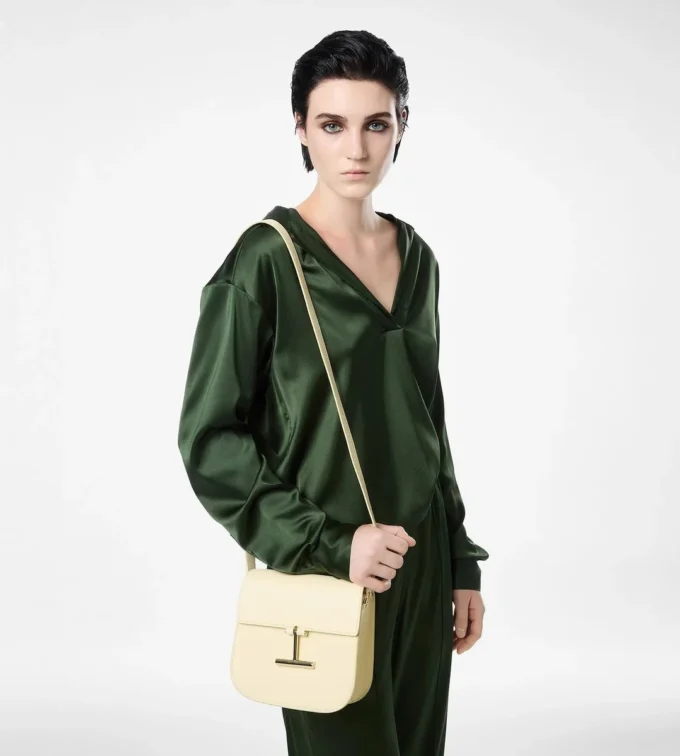 Tara Mini Crossbody aus genarbtem Leder
