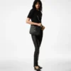 Tara Small Crossbody aus genarbtem Leder