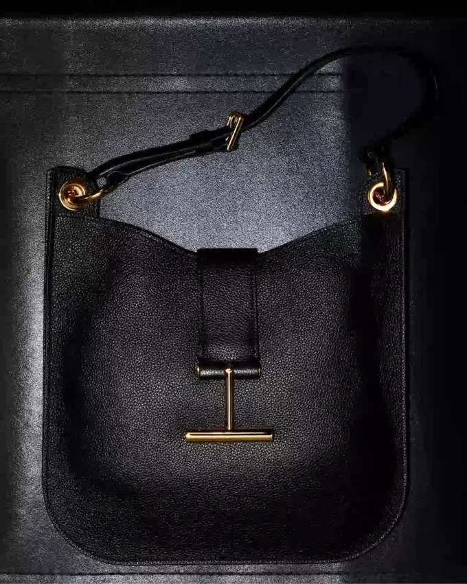 Tara Small Crossbody aus genarbtem Leder